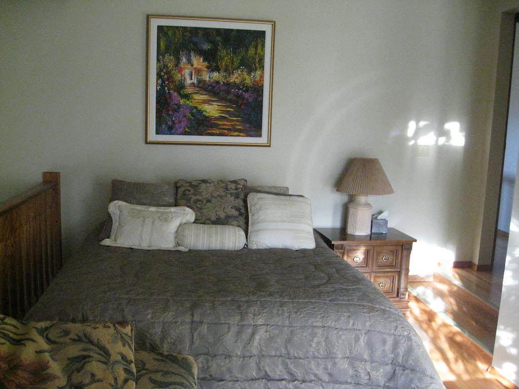 Mcdougall Lane Bed & Breakfast ドラムへラー エクステリア 写真