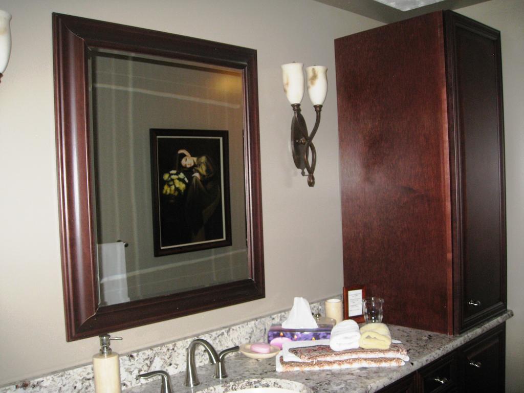 Mcdougall Lane Bed & Breakfast ドラムへラー エクステリア 写真