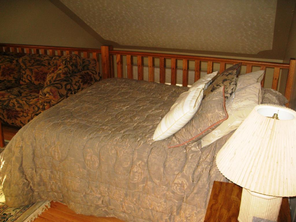 Mcdougall Lane Bed & Breakfast ドラムへラー エクステリア 写真