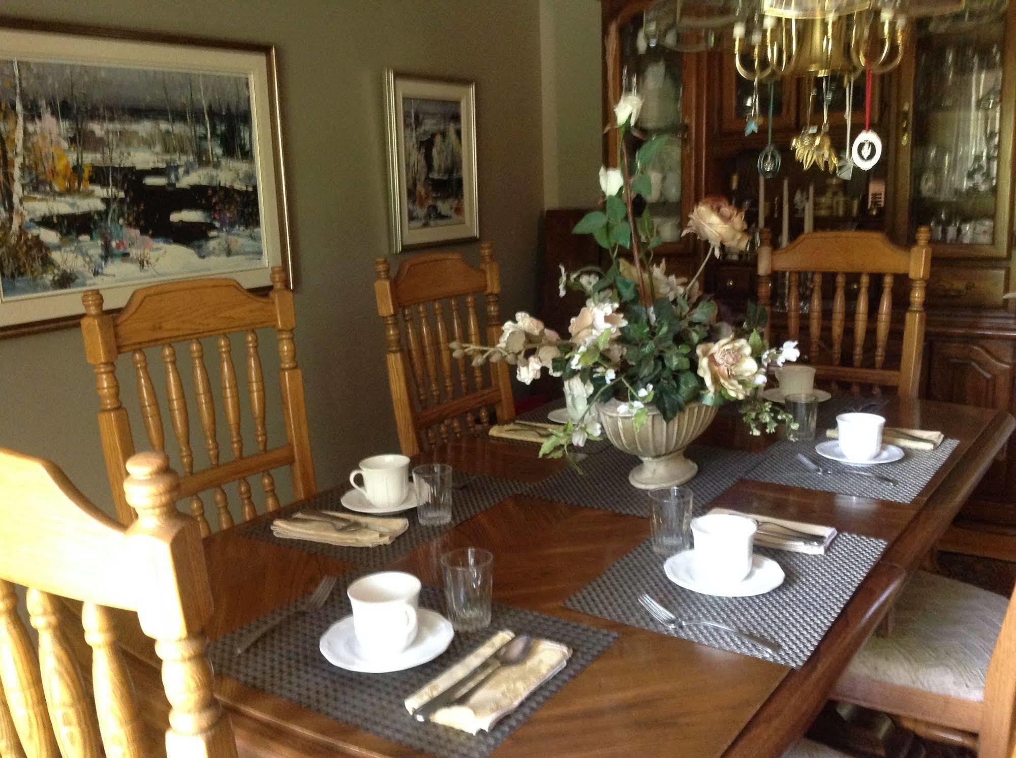 Mcdougall Lane Bed & Breakfast ドラムへラー エクステリア 写真
